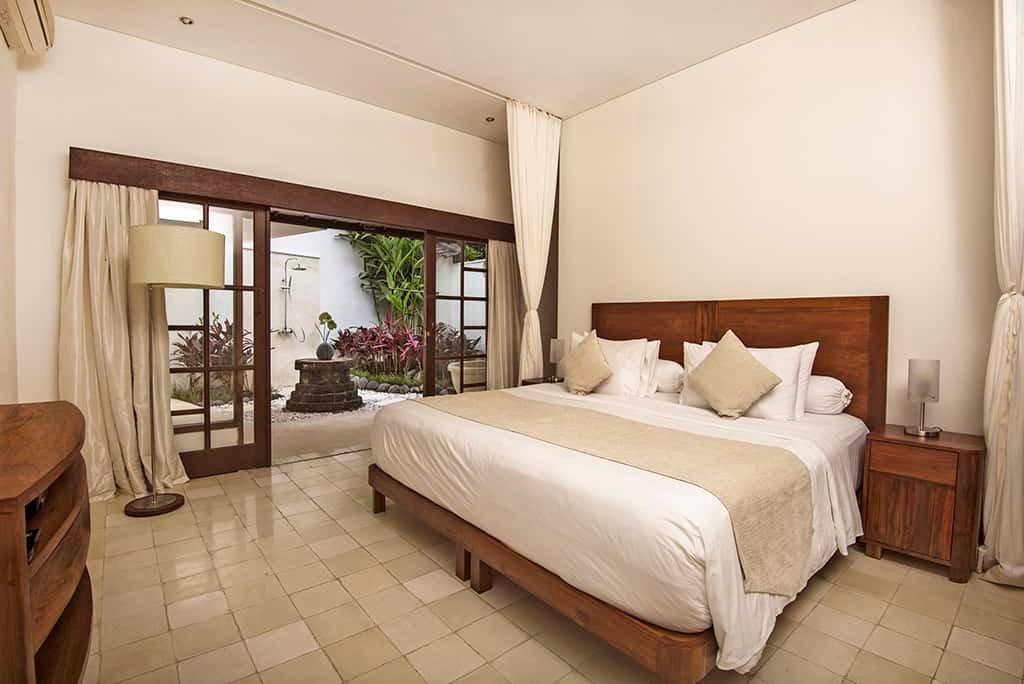 2-bedroom-holiday-villa-master-bedroom-v2