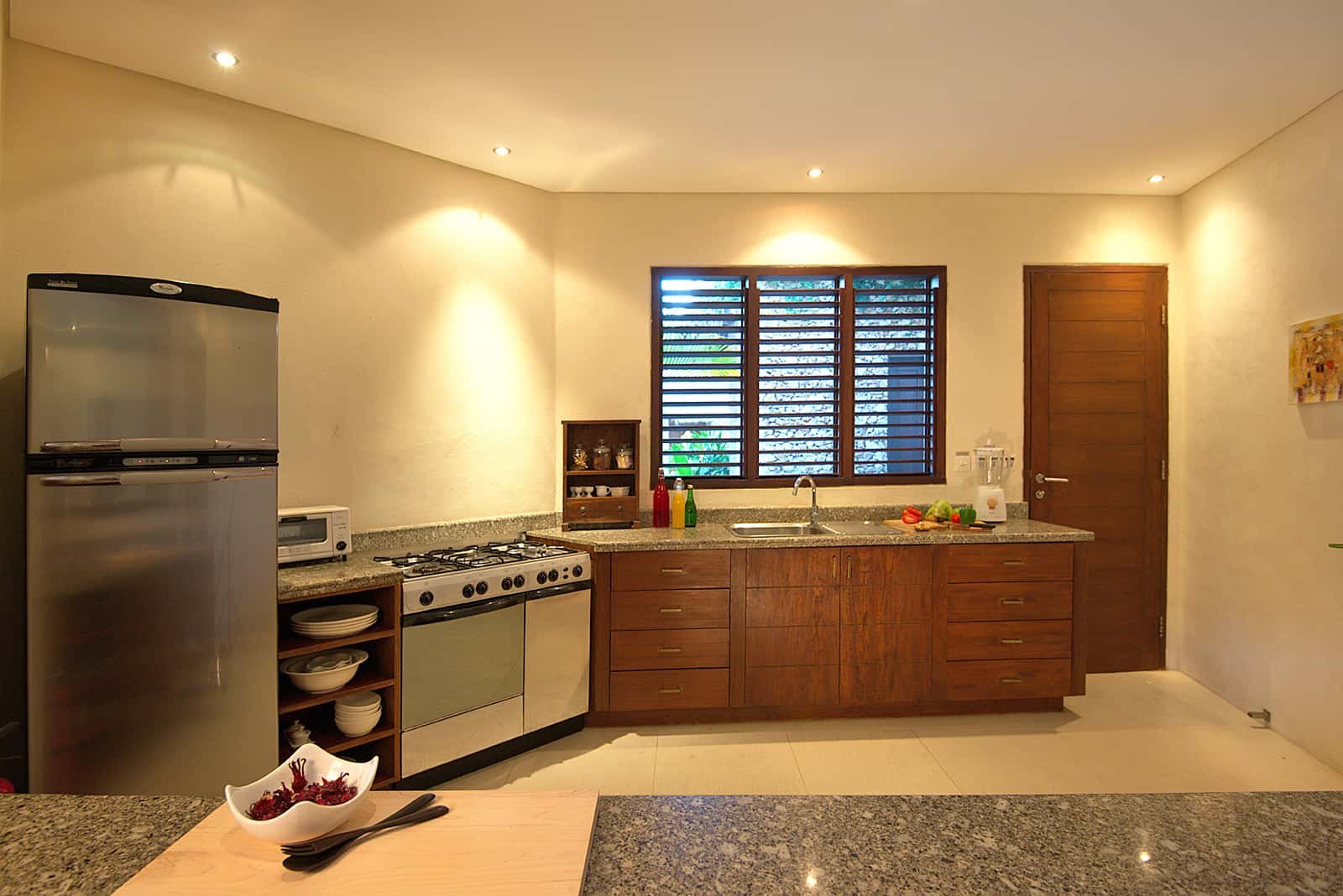 bali-seminyak-villa-kubu-2-bedroom-kitchen-v999