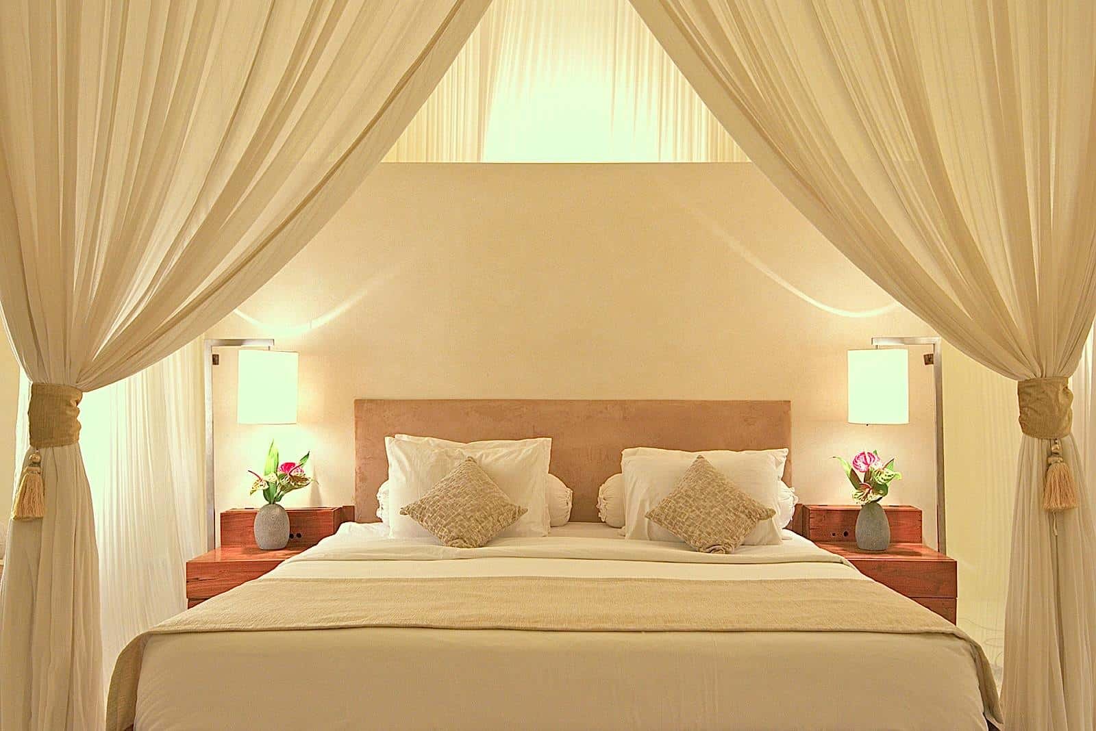 bali-seminyak-villa-kubu-2-bedroom-master-bedroom-b-v999 -resize